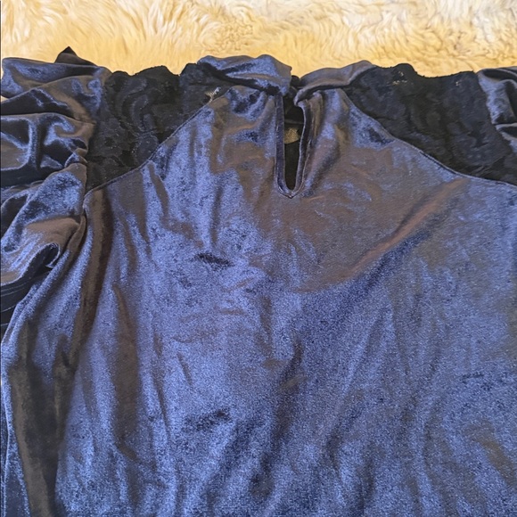 Bisou Bisou Black and Gray Lace Top - Picture 6 of 6